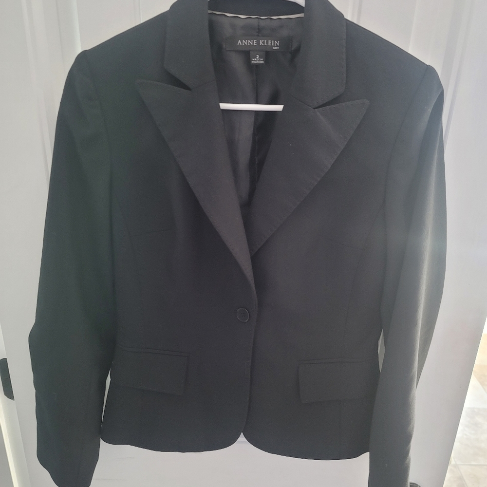 Anne klein suit jacket size 2 black